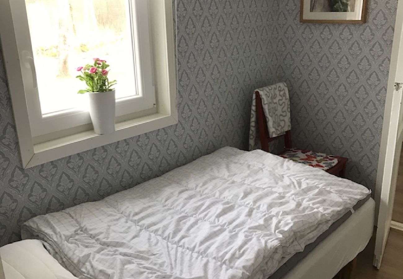 Stuga i Jät - Semester direkt vid sjön Åsnen (Obs: Ingen el och rinnande vatten)