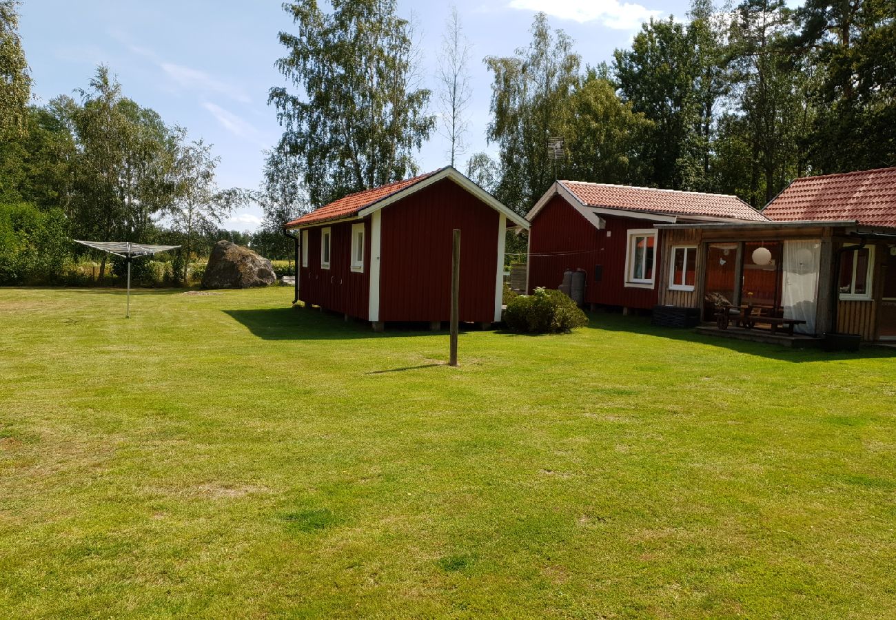 Stuga i Jät - Semester direkt vid sjön Åsnen (Obs: Ingen el och rinnande vatten)