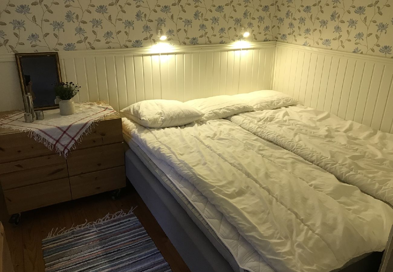 Stuga i Jät - Semester direkt vid sjön Åsnen (Obs: Ingen el och rinnande vatten)