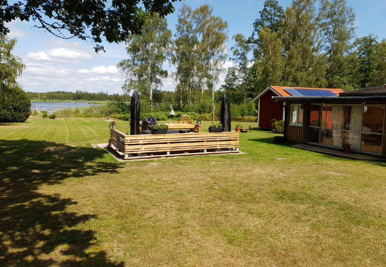 Stuga i Jät - Semester i Småland direkt vid sjön Åsnen