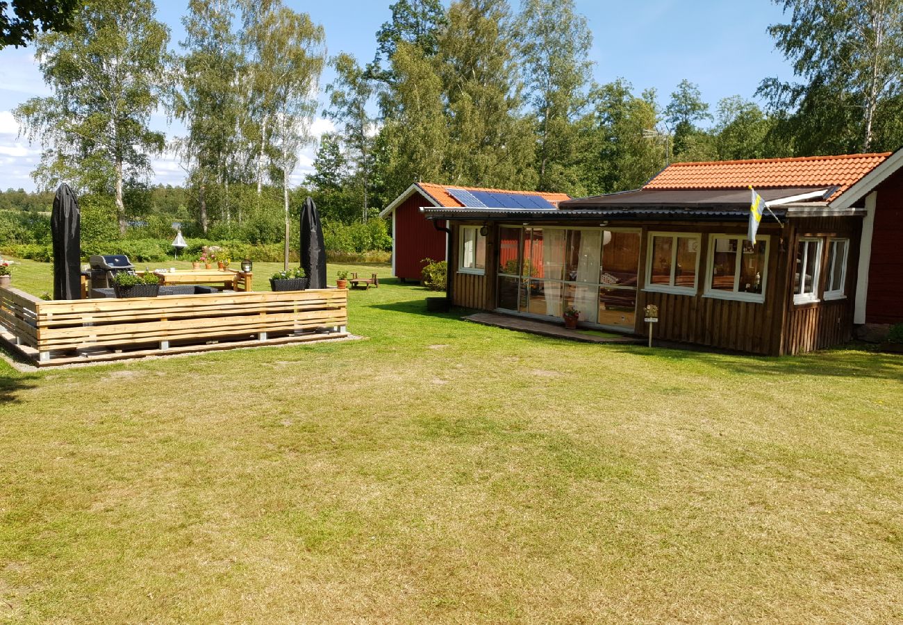 Stuga i Jät - Semester direkt vid sjön Åsnen (Obs: Ingen el och rinnande vatten)