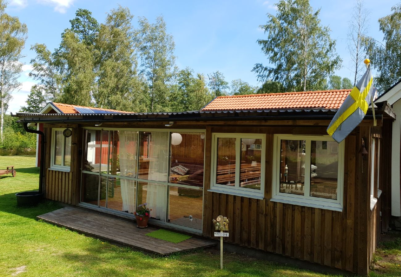 Stuga i Jät - Semester direkt vid sjön Åsnen (Obs: Ingen el och rinnande vatten)