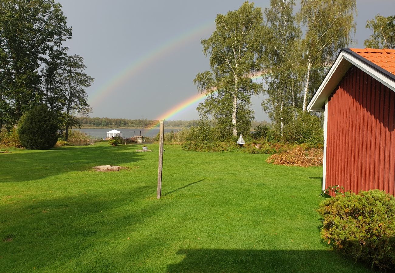 Stuga i Jät - Semester i Småland direkt vid sjön Åsnen