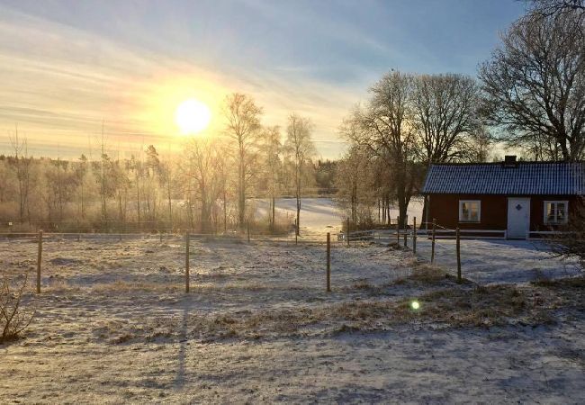 Stuga i Tvärred - Semester vid sjön i södra Sverige med båt