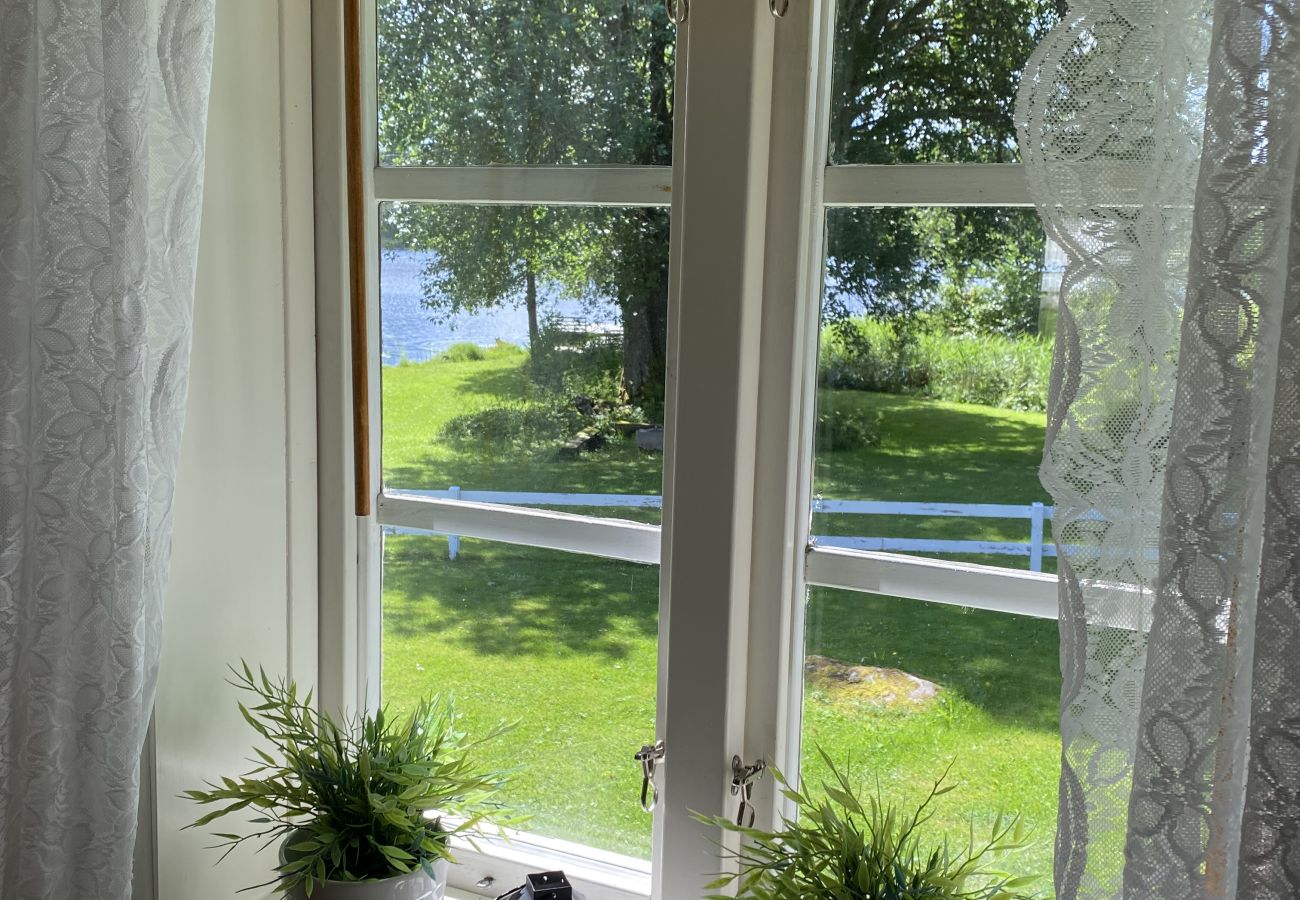 Stuga i Tvärred - Semester vid sjön i södra Sverige med båt