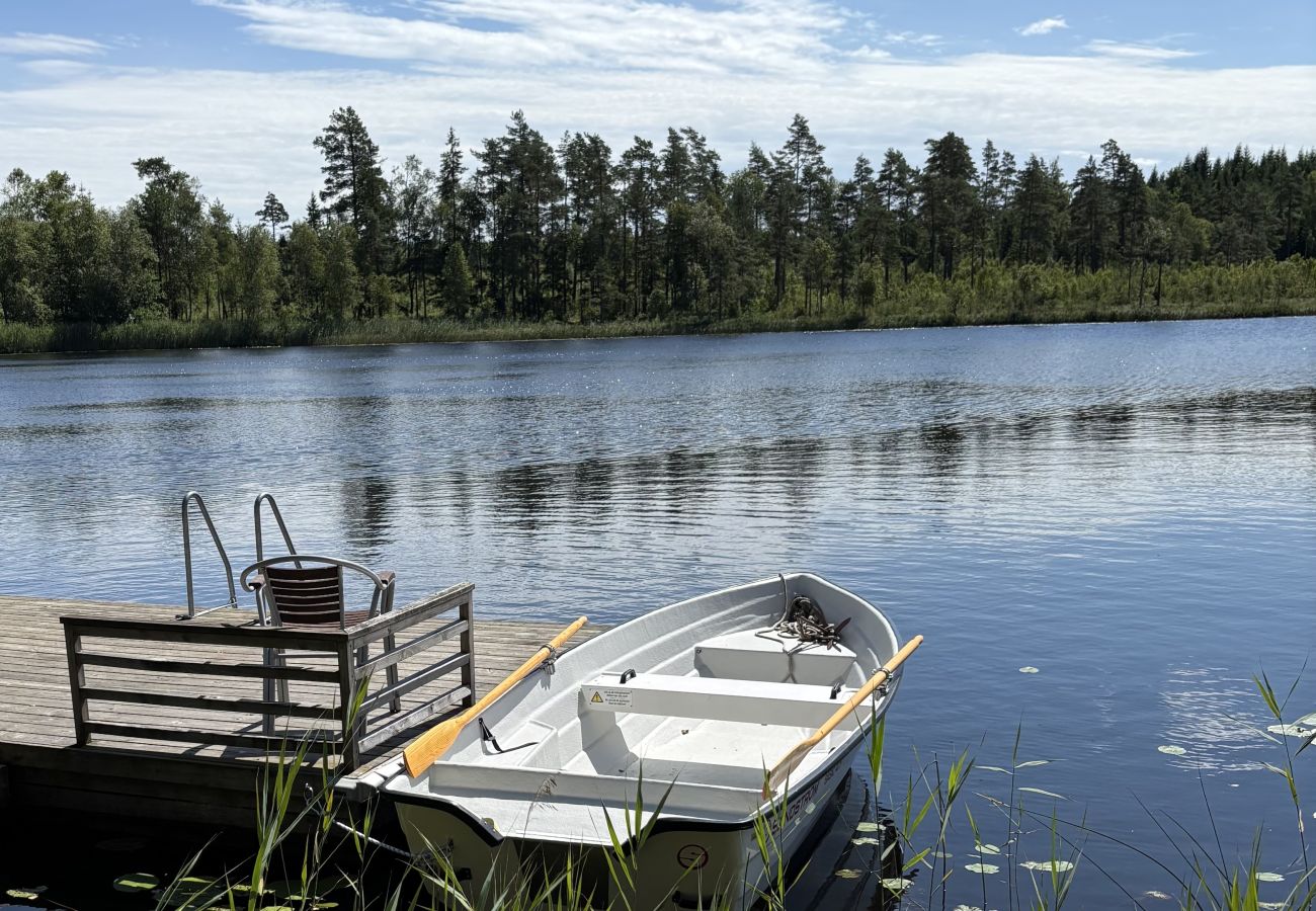 Stuga i Tvärred - Semester vid sjön i södra Sverige med båt