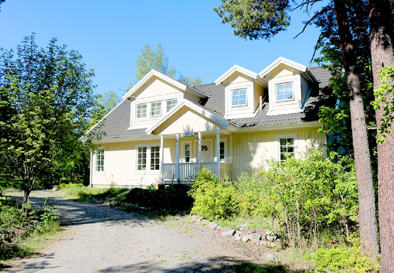 Stuga i Svartsjö - Natur- och storstadssemester nära Stockholm på landet