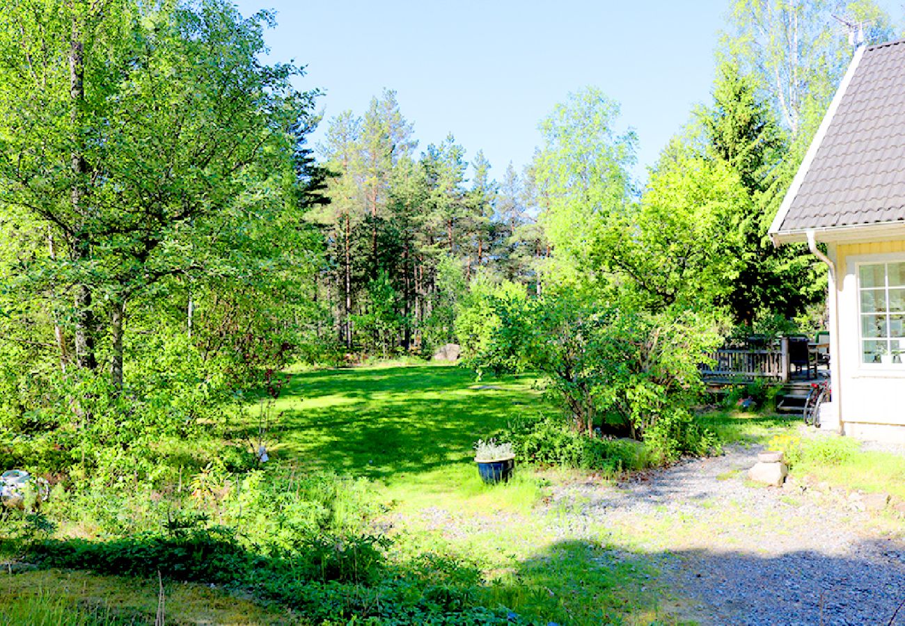 Stuga i Svartsjö - Natur- och storstadssemester nära Stockholm på landet