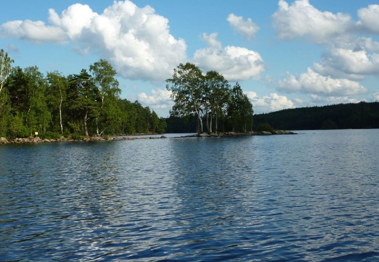 Stuga i Kalv - Stuga med Astrid-Lindgren charm i sydvästra Sverige