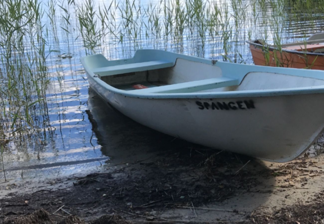 Stuga i Kalv - Stuga med Astrid-Lindgren charm i sydvästra Sverige