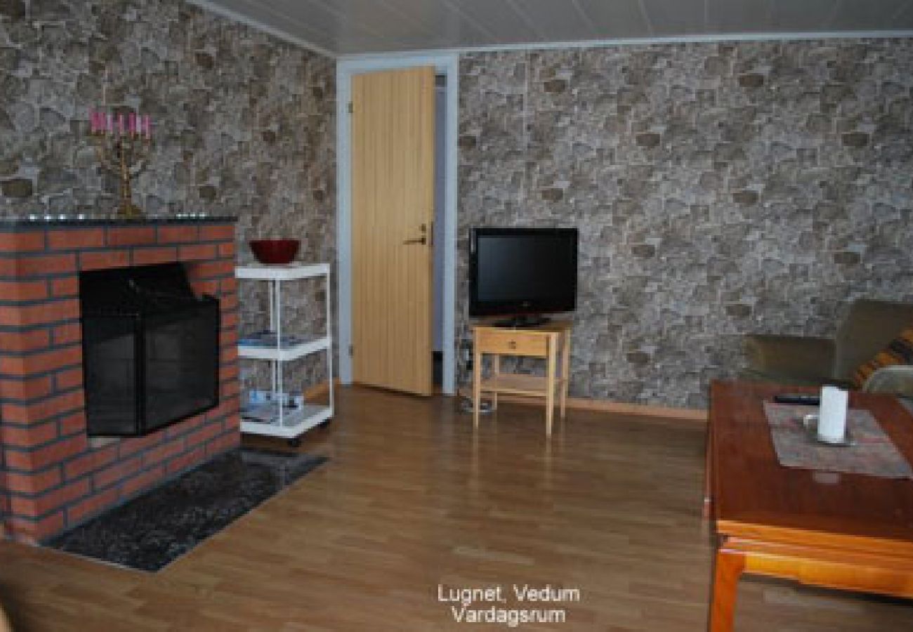 Stuga i Vara - Lugnet