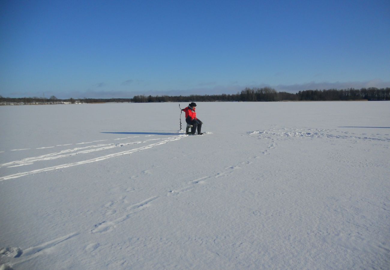 Stuga i Mellerud - Året-runt stuga vid sjön i Mellerud Dalsland