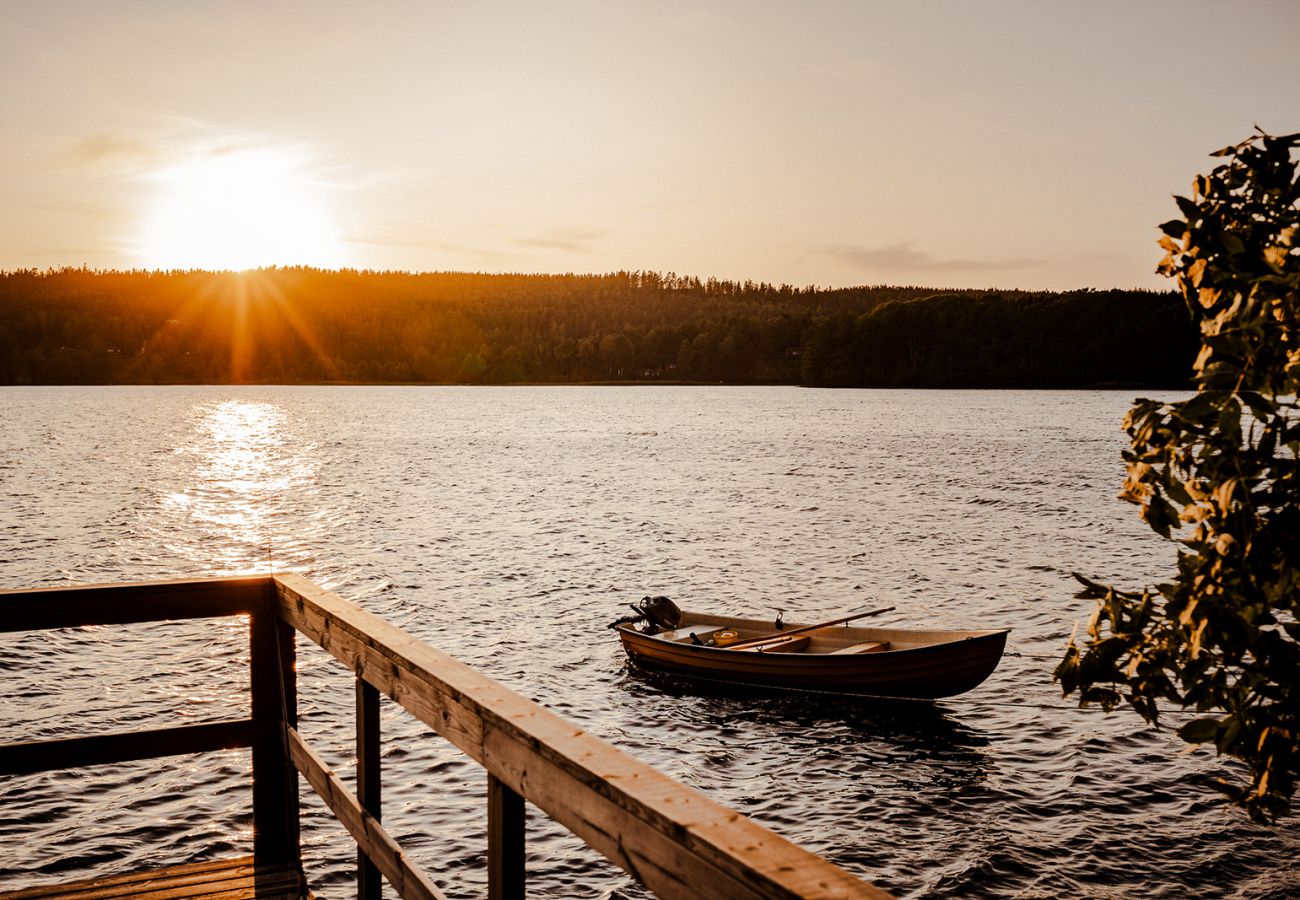 Stuga i Mellerud - Året-runt stuga vid sjön i Mellerud Dalsland