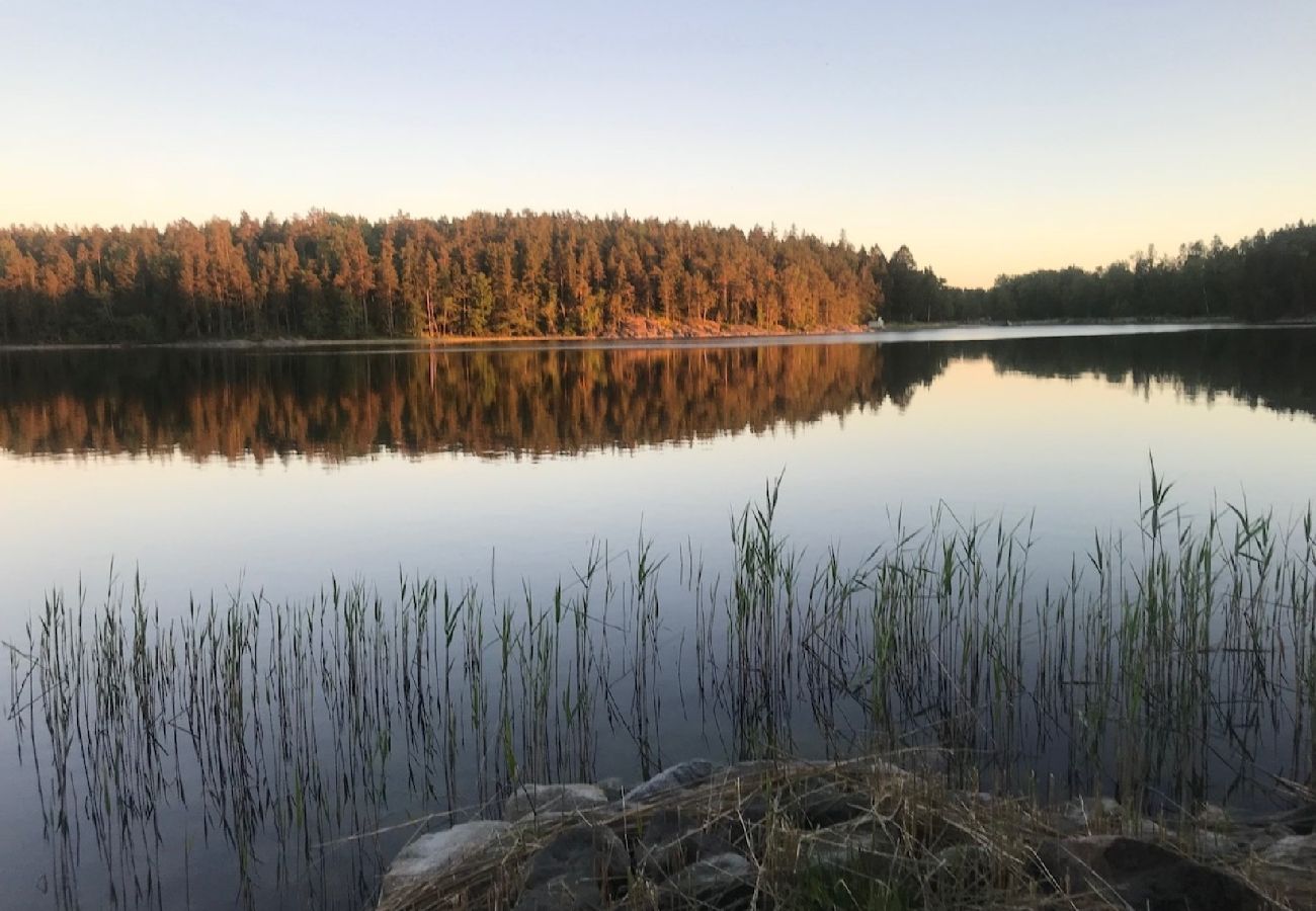 Stuga i Värmdö - 50m från havet ute på Värmdö i Stockholms Skärgård