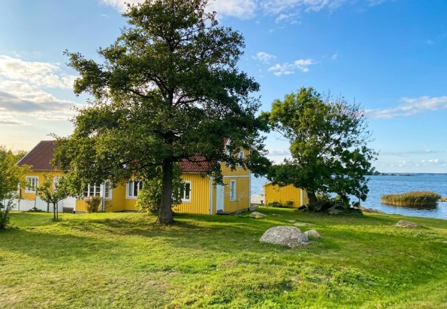 Stuga i Sturkö - Semesterhus med strandtomt på Sturkö