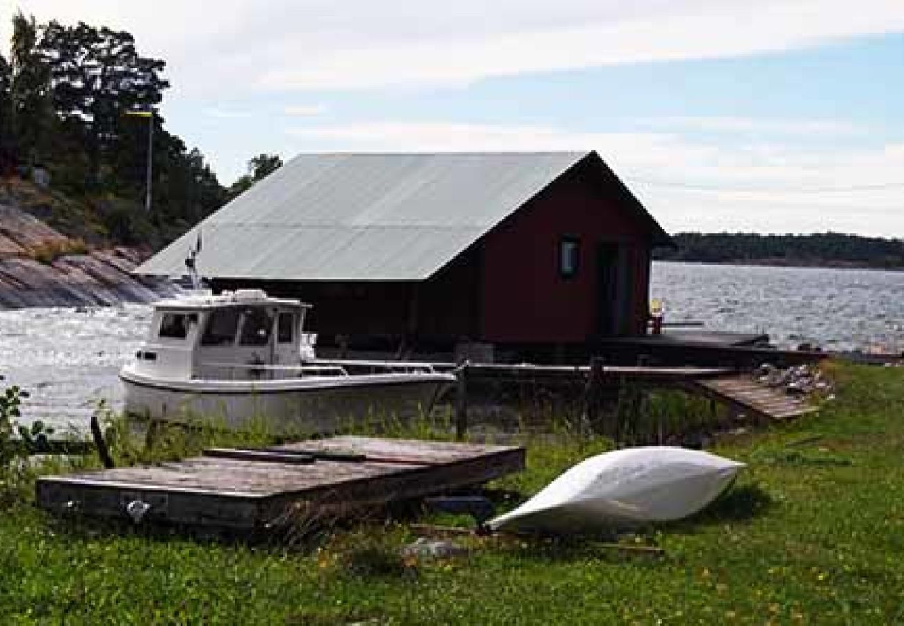 Stuga i Sankt Anna - Ett paradis för naturälskare, badare, fiskare och kanotister