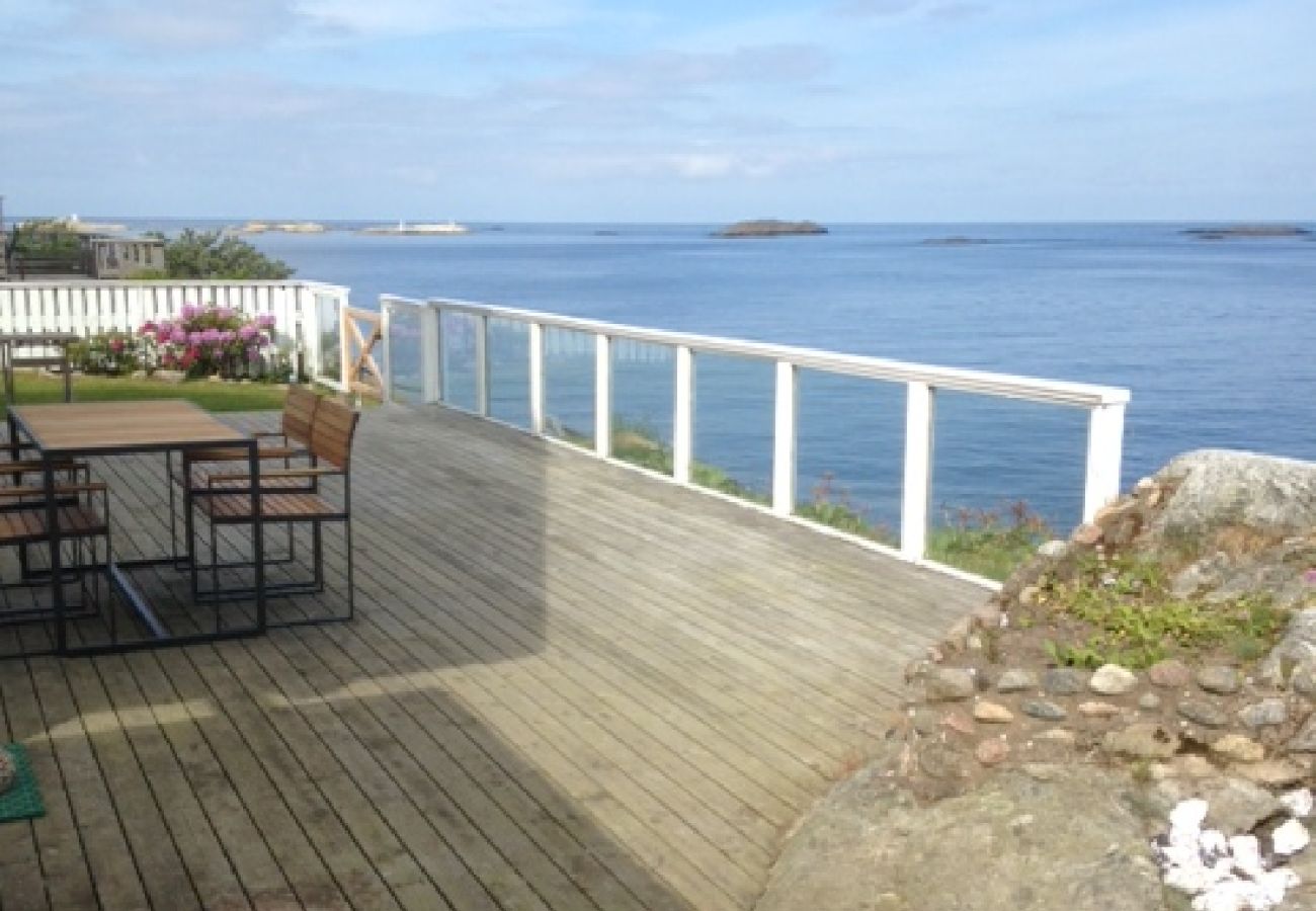 Stuga i Klädesholmen - Med havet som granne
