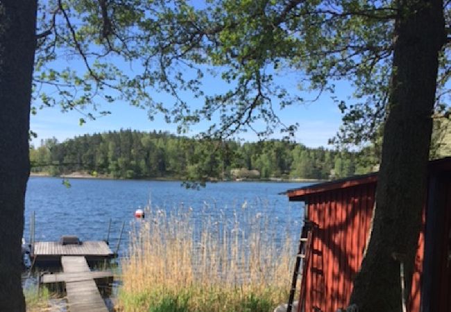 Stuga i Värmdö - Semester i Stockholms skärgård 20 meter från havet