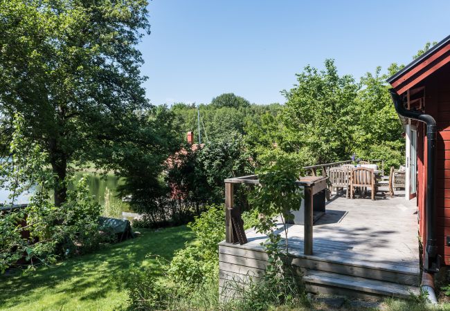 Stuga i Värmdö - Semester i Stockholms skärgård 20 meter från havet