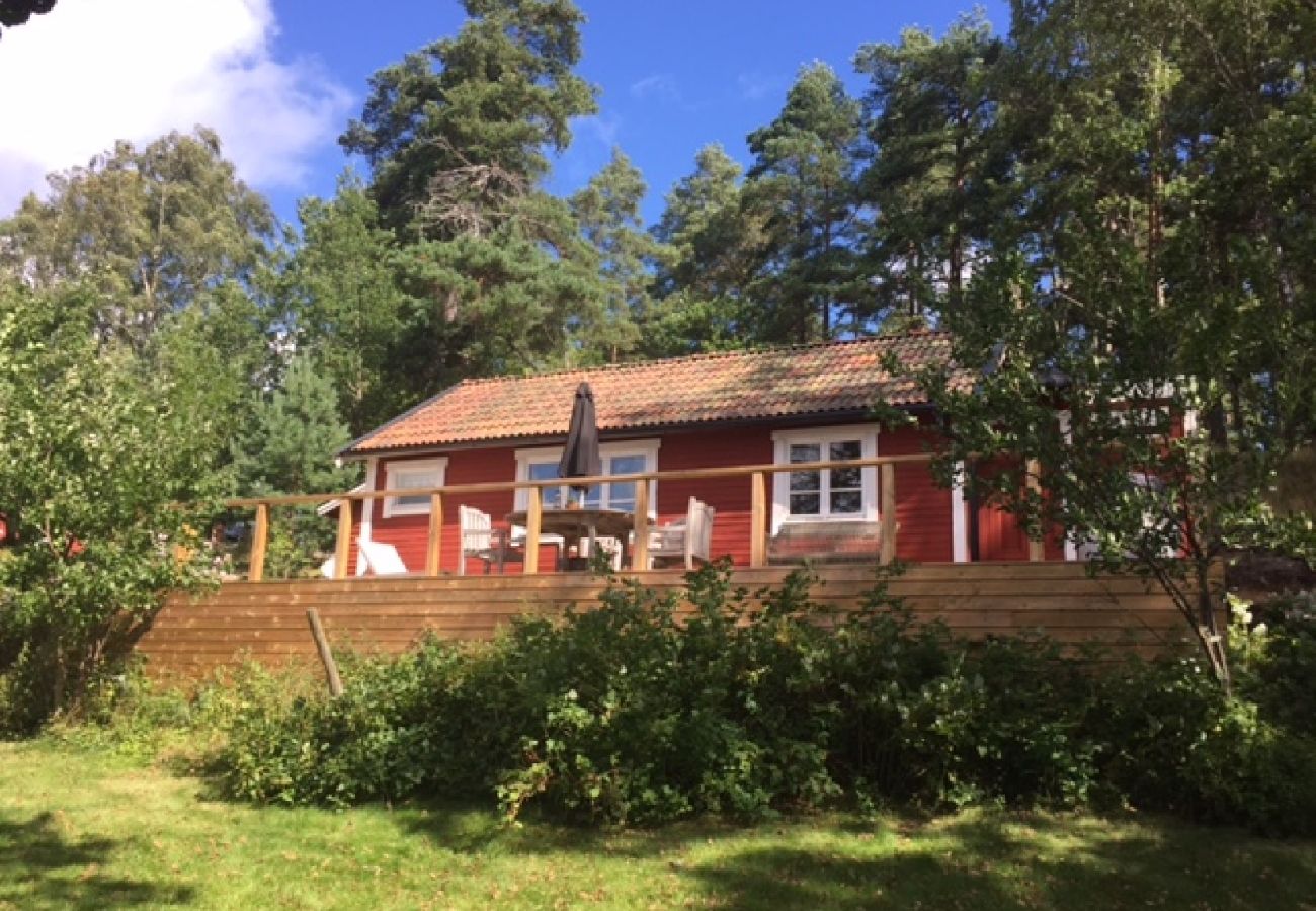 Stuga i Värmdö - Semester i Stockholms skärgård 20 meter från havet