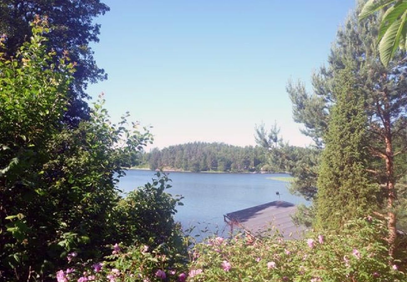 Stuga i Värmdö - Semester i Stockholms skärgård 20 meter från havet