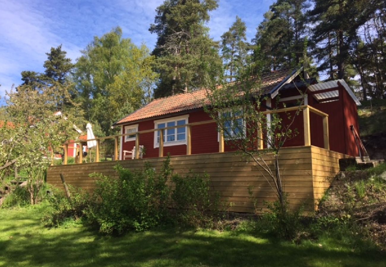 Stuga i Värmdö - Semester i Stockholms skärgård 20 meter från havet