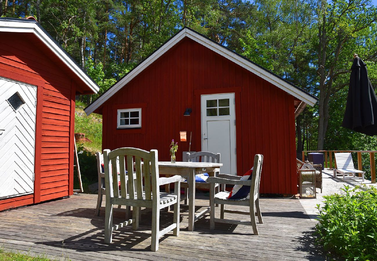 Stuga i Värmdö - Semester i Stockholms skärgård 20 meter från havet