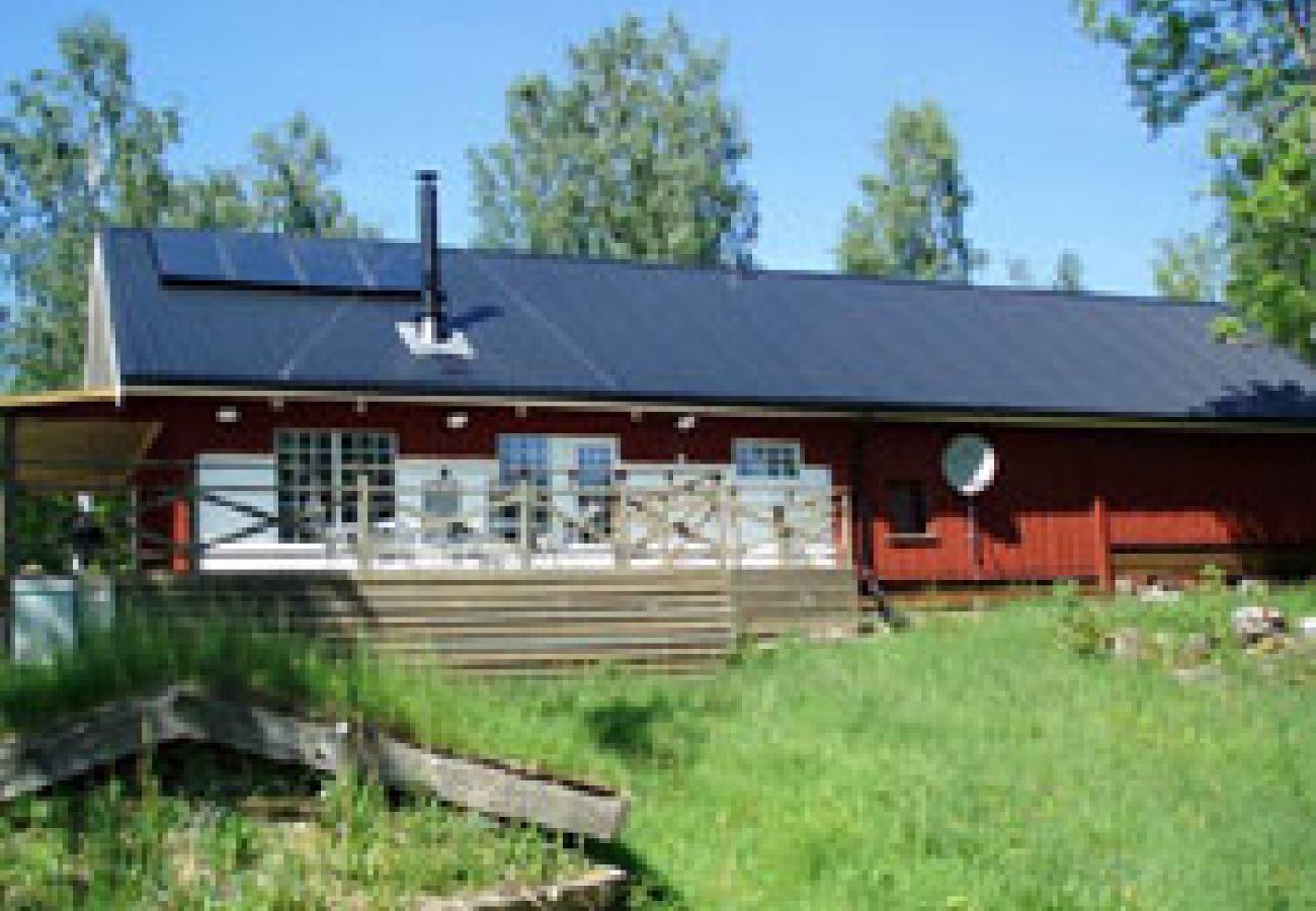 Stuga i Öxabäck - Vackert sportfiskar stuga i södra Sverige