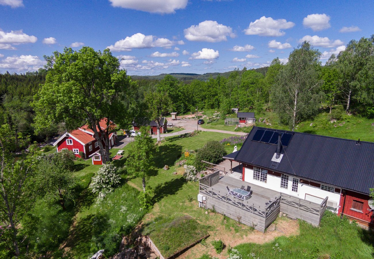 Stuga i Öxabäck - Vackert sportfiskar stuga i södra Sverige
