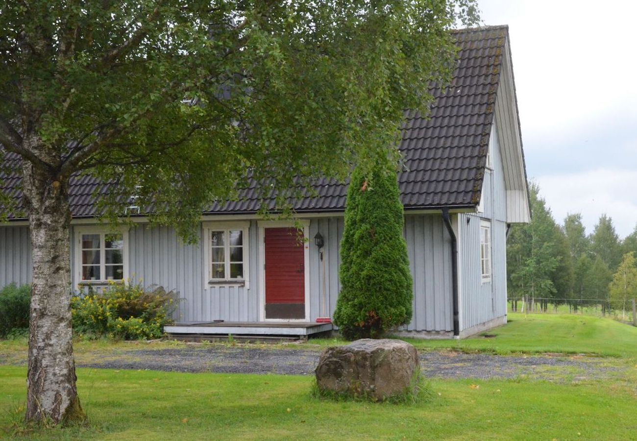 Stuga i Månsarp - Stilfullt inredda fritidshus på landet söder om Jönköping