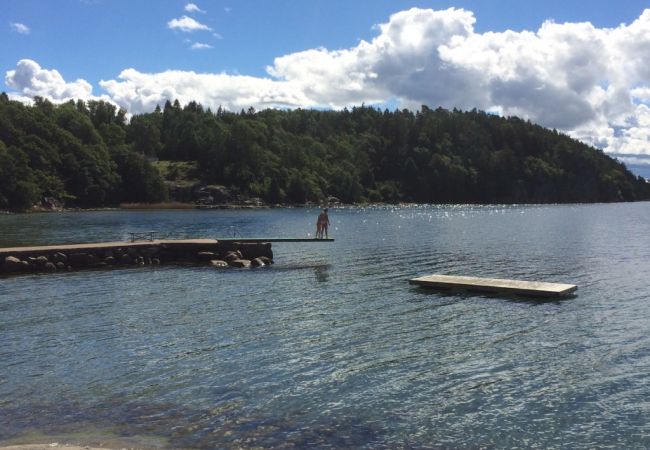 Stuga i Munkedal - Västkustsemester i ett bekvämt fritidshus med pool