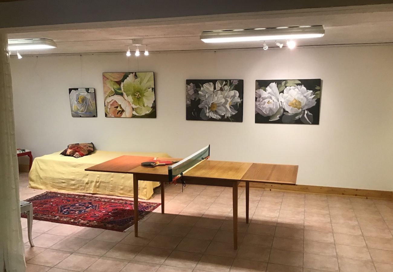 Stuga i Munkedal - Västkustsemester i ett bekvämt fritidshus med pool