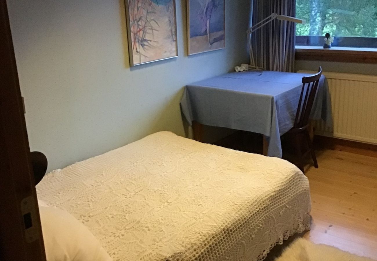 Stuga i Munkedal - Västkustsemester i ett bekvämt fritidshus med pool