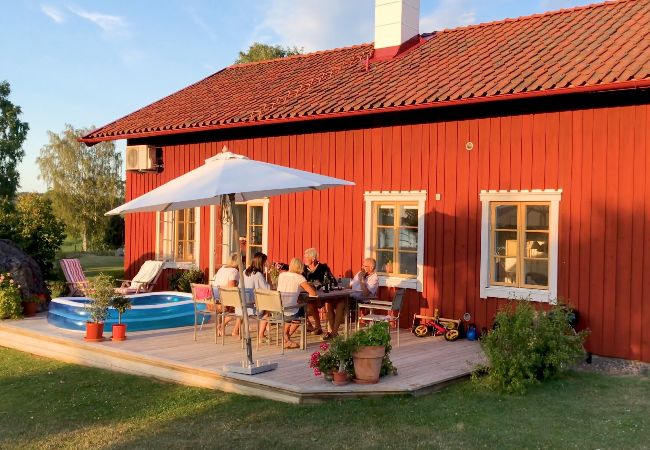 Stuga i Gnesta - Fantastiskt semesterhus direkt vid Nyckelsjön