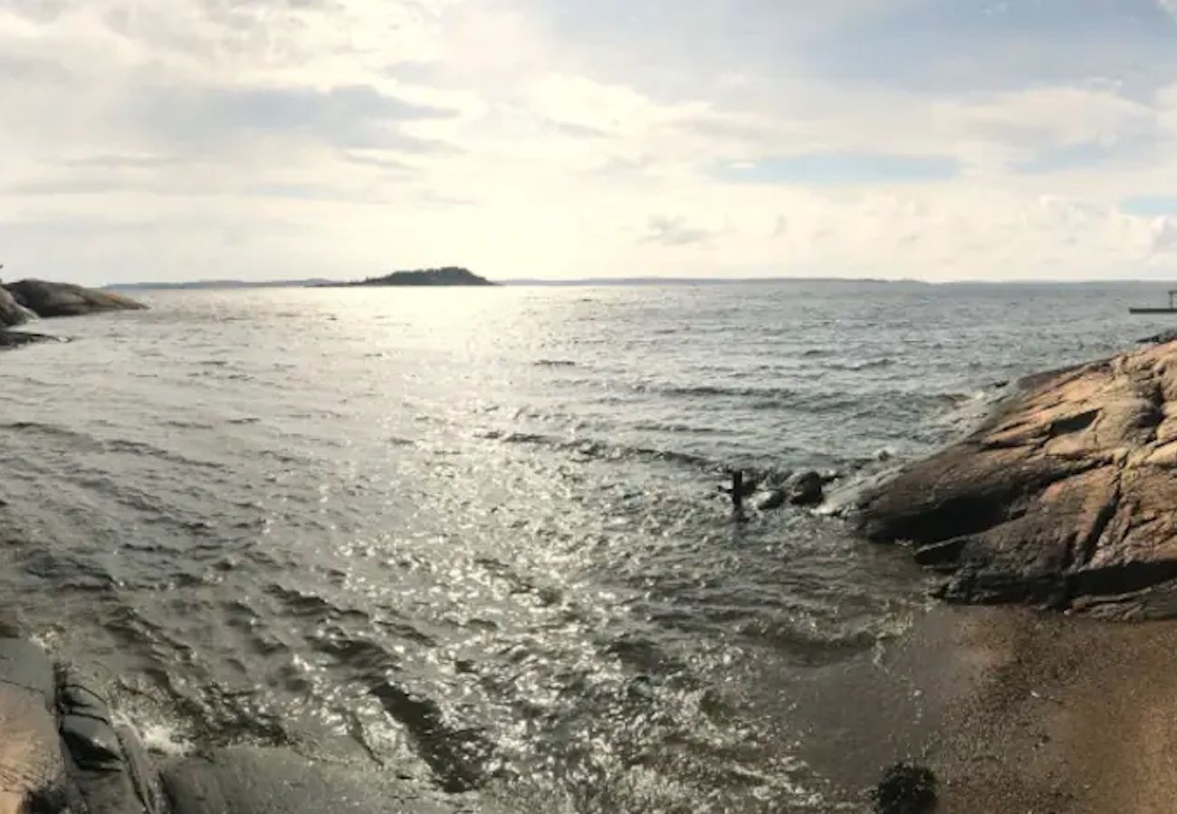 Stuga i Strömstad - Strandnära boende med avskilt läge nära Strömstad