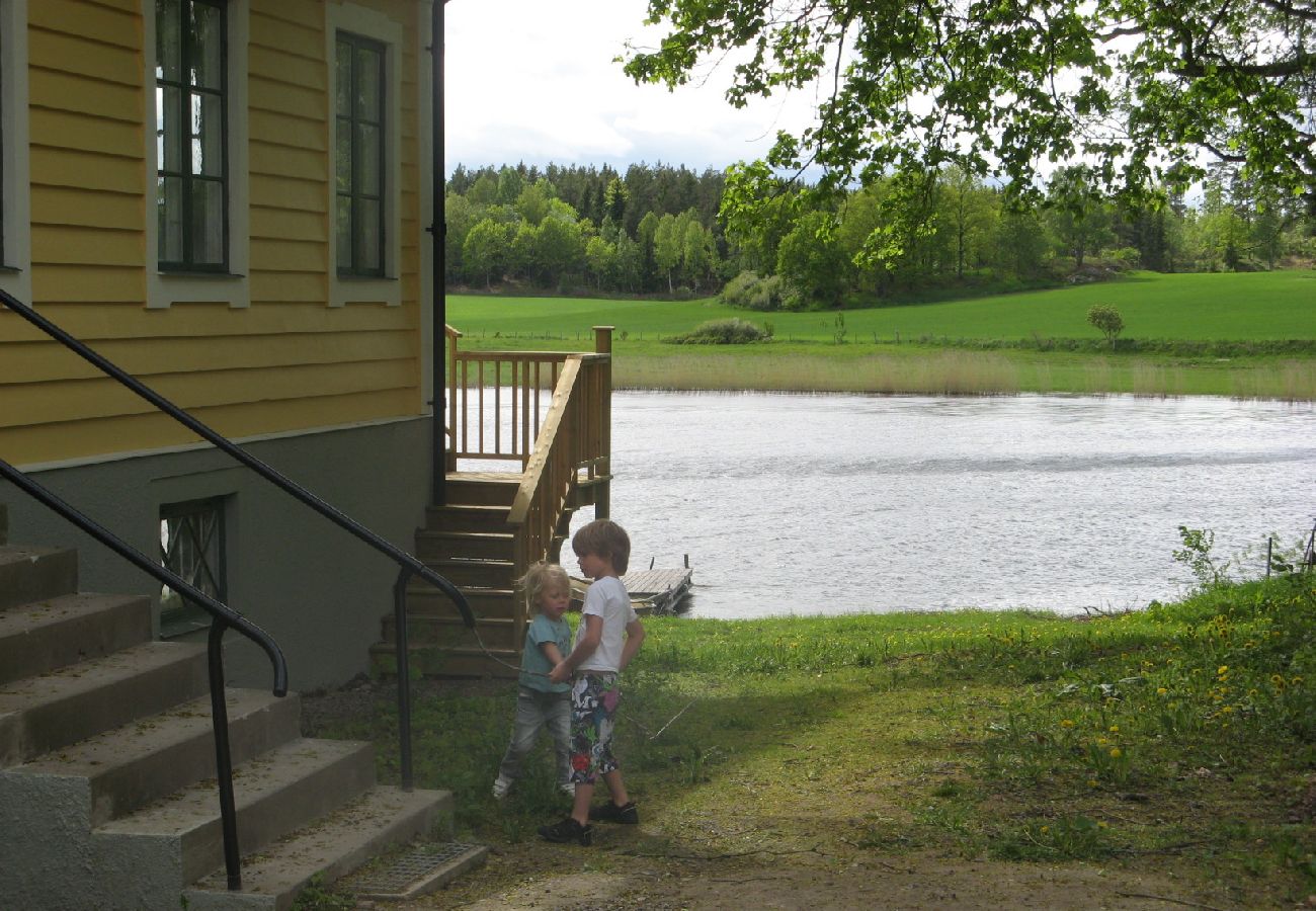 Stuga i Norsholm - Semester vid sjön Roxen, Motala Ström och Göta kanal