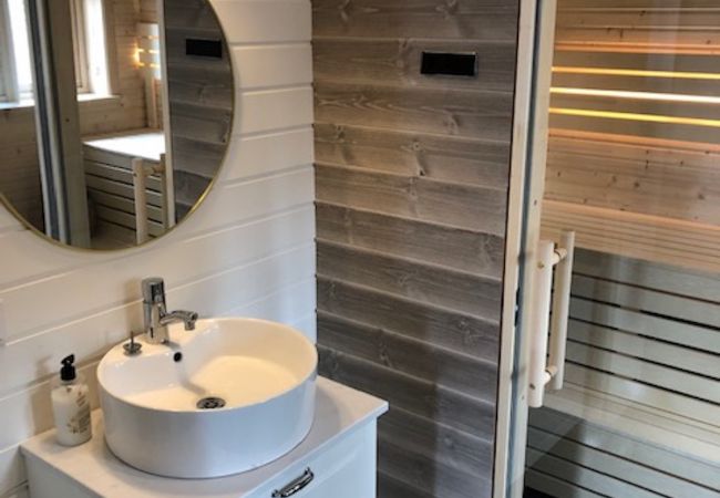 Stuga i Mora - Drömstuga vid strand med bastu Stuga i Mora - Drömstuga vid strand med bastu