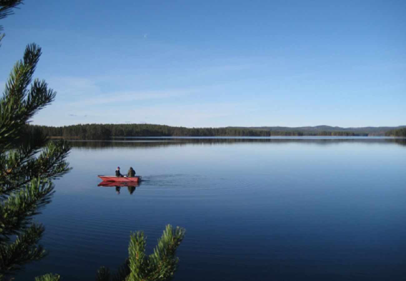 Stuga i Mora - Drömstuga vid strand med bastu