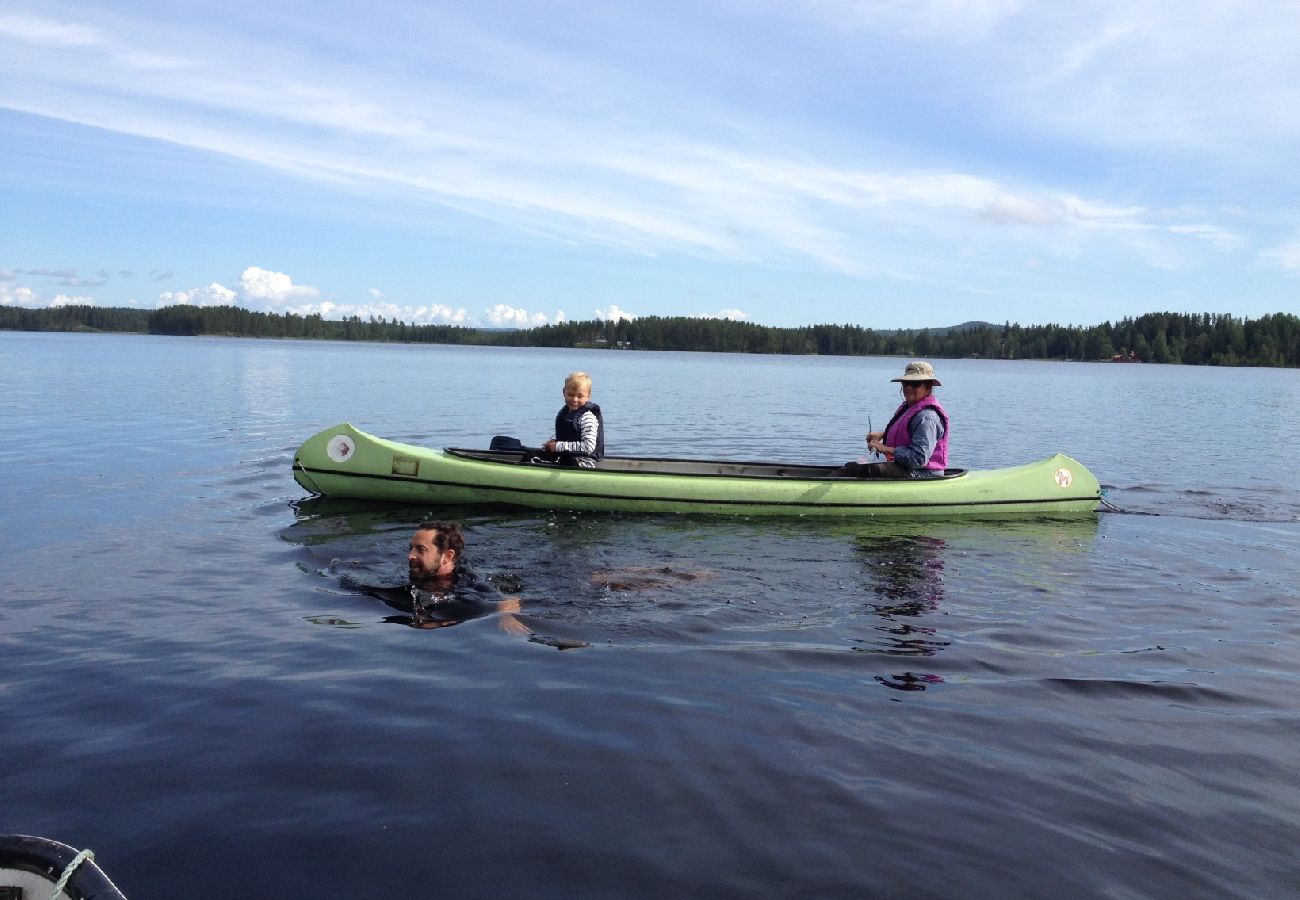 Stuga i Mora - Drömstuga vid strand med bastu