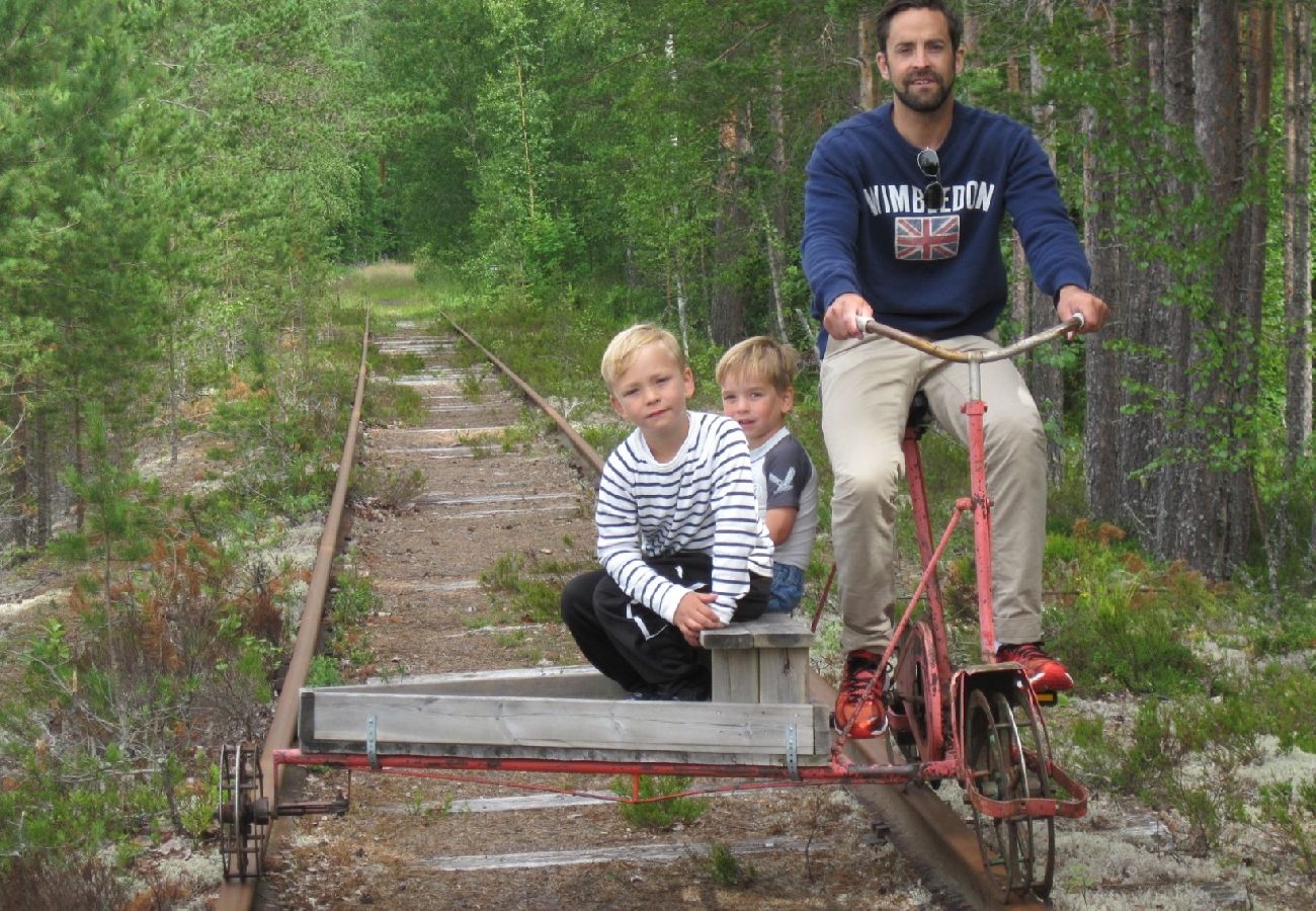 Stuga i Mora - Drömstuga vid strand med bastu