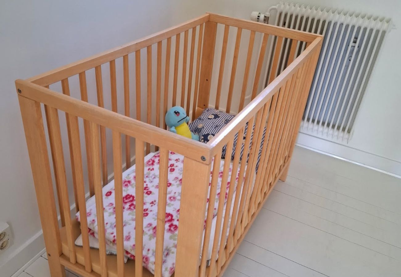 Stuga i Ryd - Härligt fritidshus direkt vid sjön Åsnen med båtar, kanoter och internet