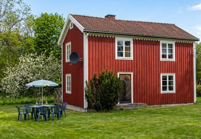 Stuga i Lenhovda - Fritidshus med båt mitt i Glasriket