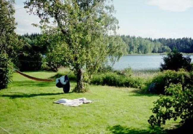 Stuga i Gränna - Semesterhus på sjötomt med egen badplats, brygga och bastu Stuga i Gränna - Semesterhus på sjötomt med egen badplats, brygga och bastu