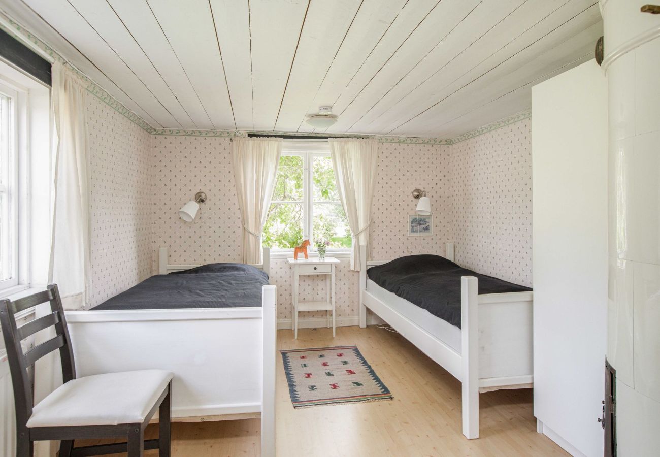 Stuga i Gränna - Semesterhus på sjötomt med egen badplats, brygga och bastu