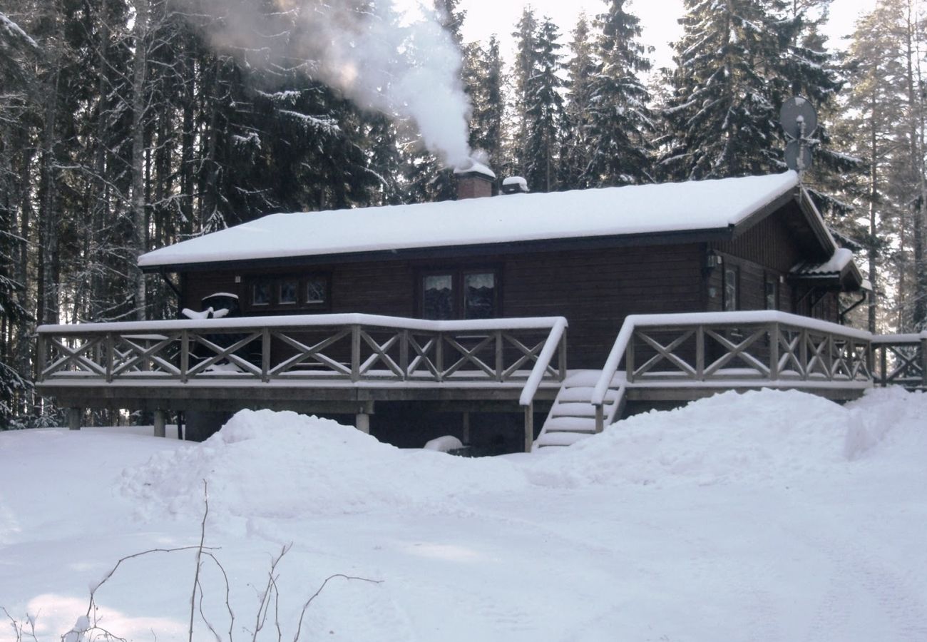 Stuga i Årjäng - Vildmarks- och fiskesemester vid sjön med båt & bastu i vackra Värmland