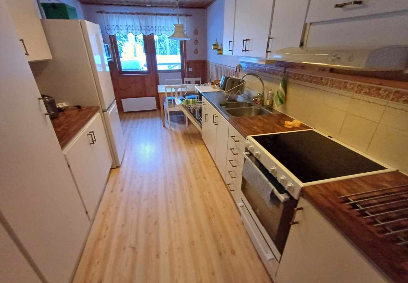 Stuga i Årjäng - Vildmarks- och fiskesemester vid sjön med båt & bastu i vackra Värmland