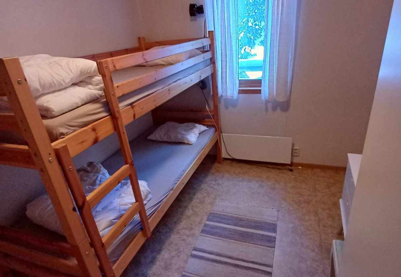 Stuga i Årjäng - Vildmarks- och fiskesemester vid sjön med båt & bastu i vackra Värmland