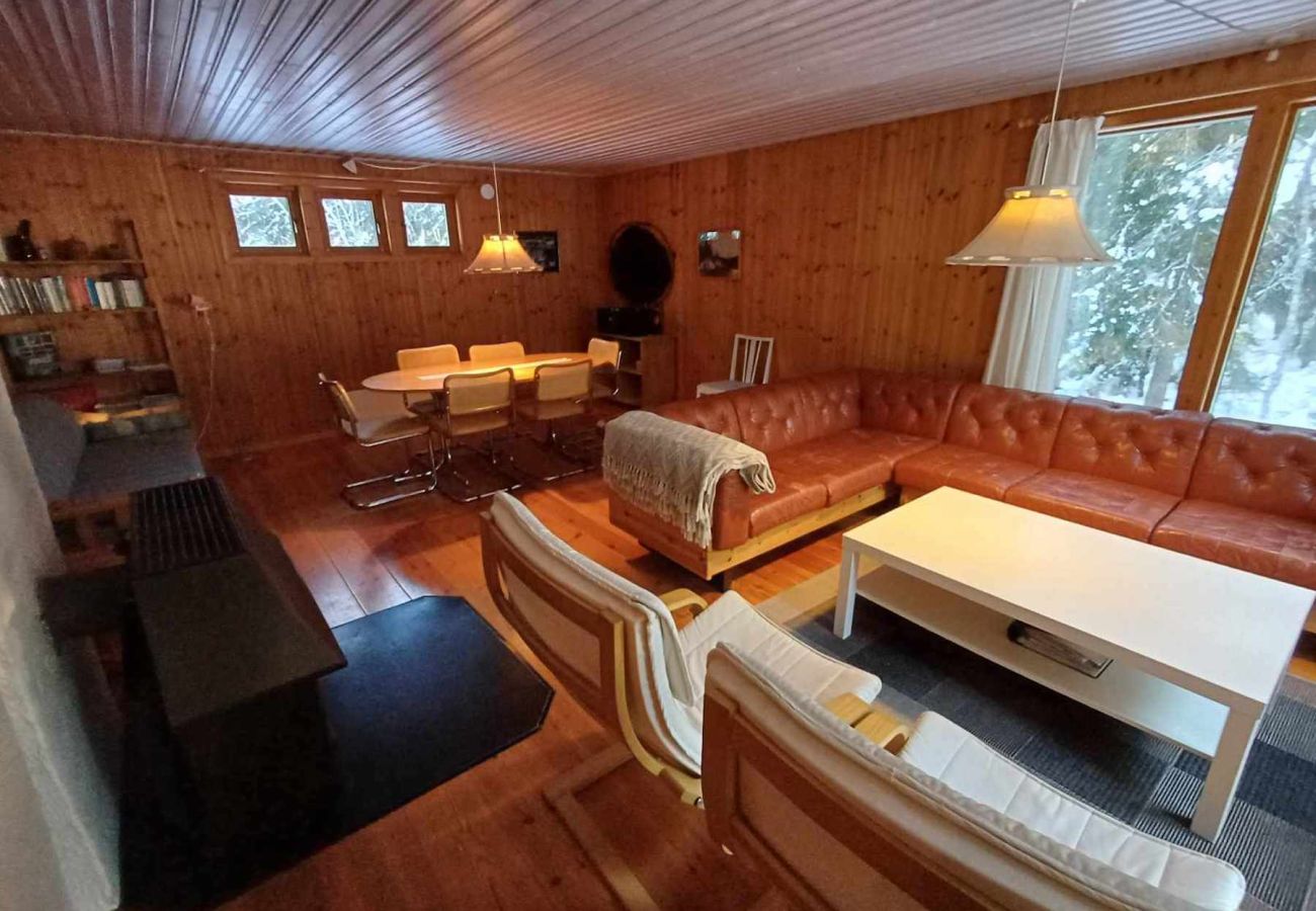 Stuga i Årjäng - Vildmarks- och fiskesemester vid sjön med båt & bastu i vackra Värmland