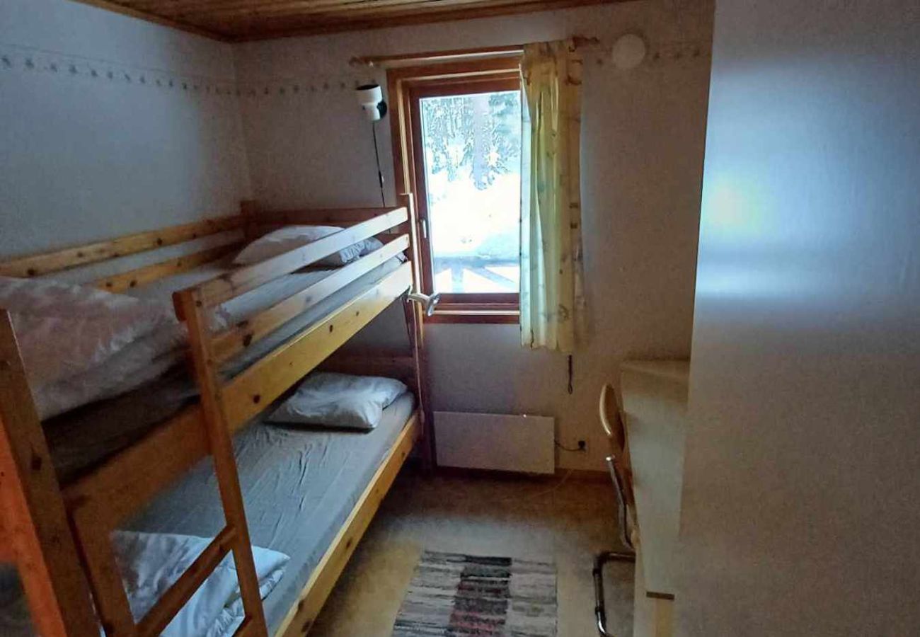 Stuga i Årjäng - Vildmarks- och fiskesemester vid sjön med båt & bastu i vackra Värmland