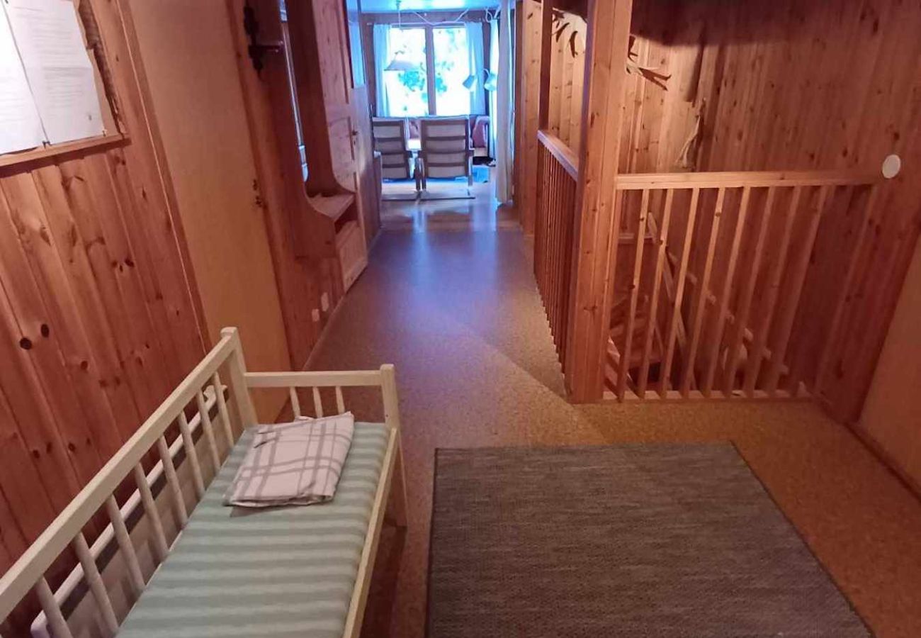 Stuga i Årjäng - Vildmarks- och fiskesemester vid sjön med båt & bastu i vackra Värmland